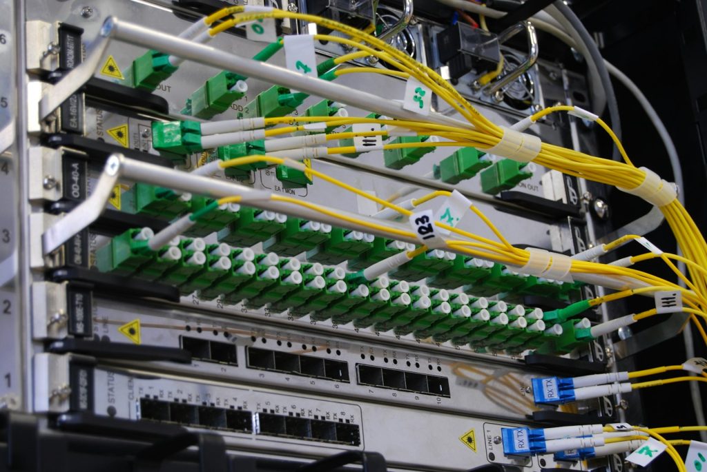Data centre network switching equipment