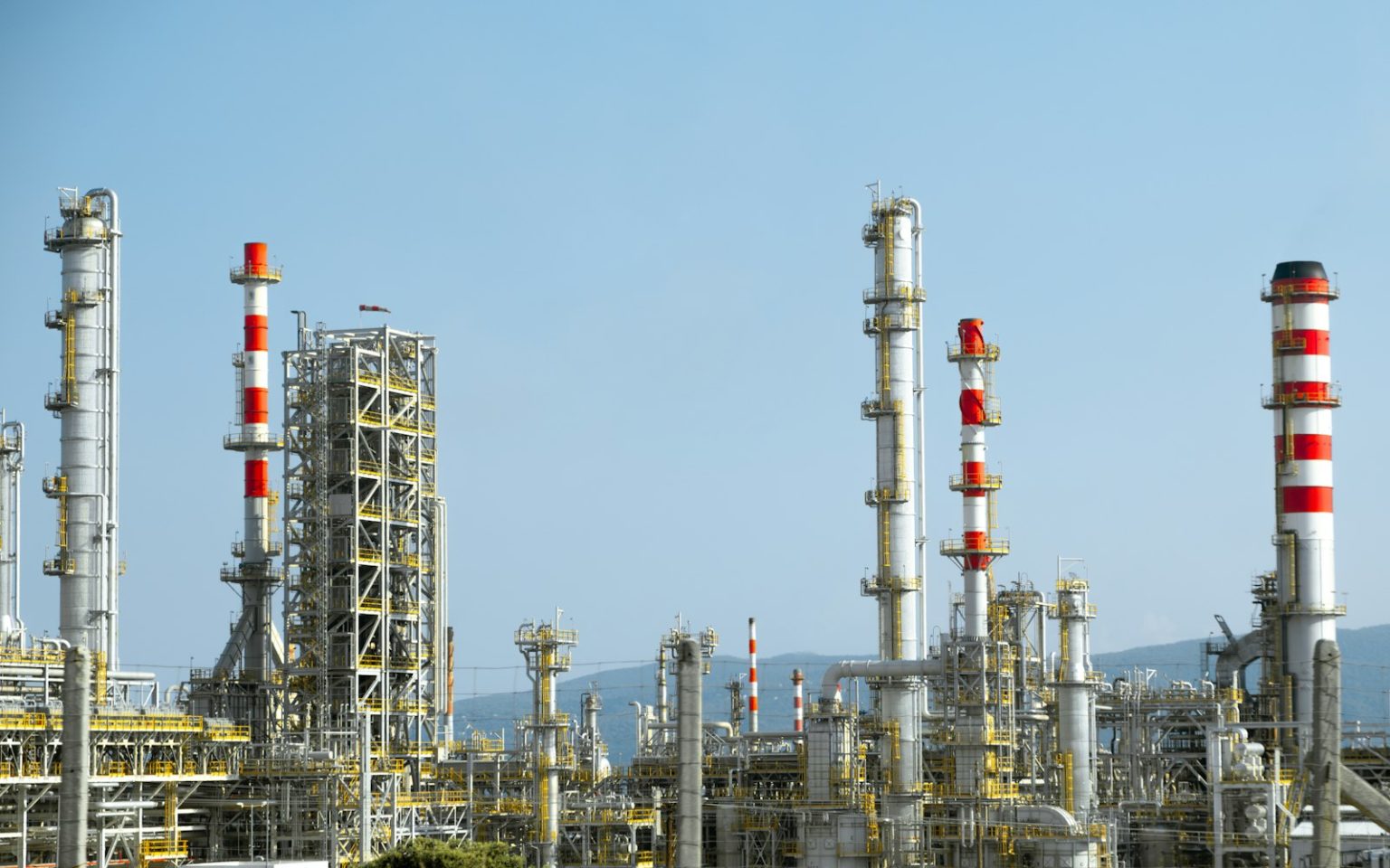 Fuel refinery pipework